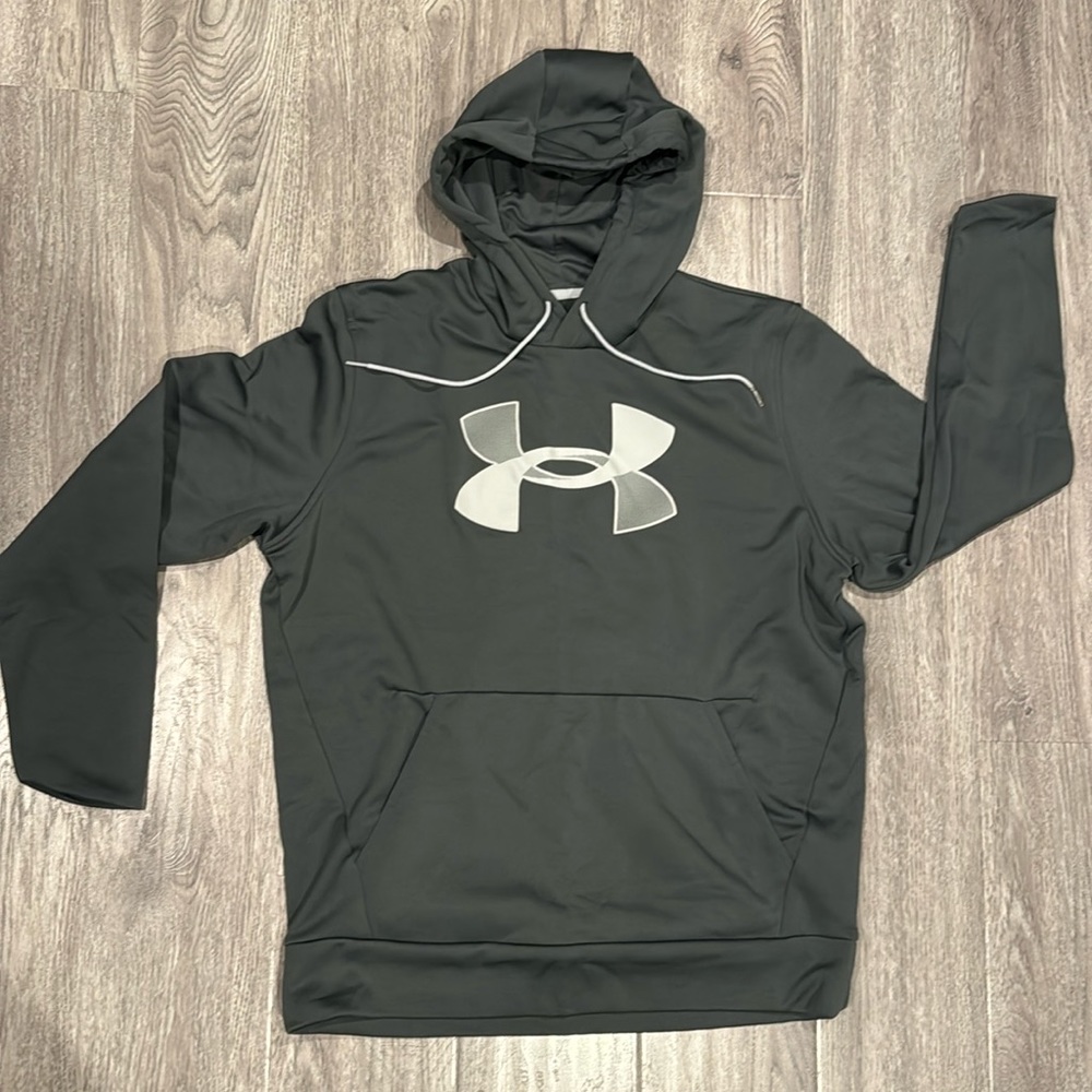 Under Armour Men’s Large charcoal hoodie